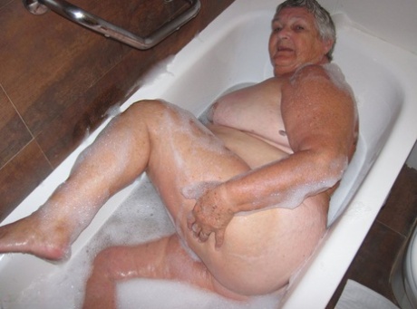 mamie prend un bain de sperme parfait meilleur archive