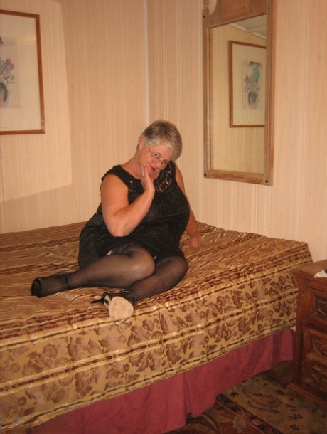 jeune lesbienne mature sexy chaud photo