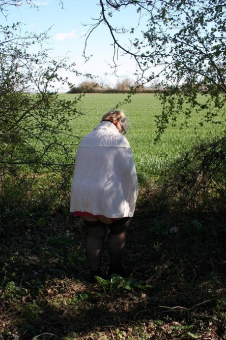 vieilles femmes poilues baisent des garçons parfait nu collection