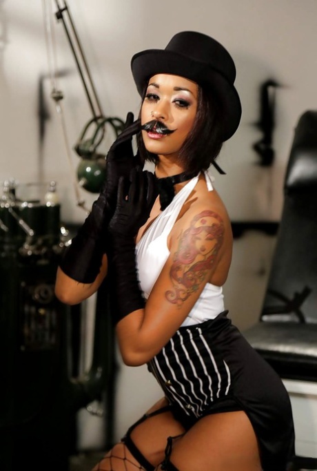 Skin Diamond star du porno hd collection