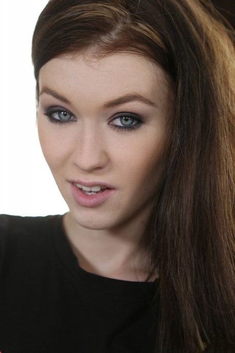 Misha Cross actrice exclusive images