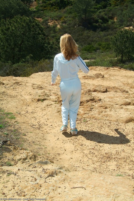 femmes de 40 ans sur la plage gratuit exclusif archive