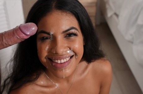 Maya Farrell star du porno chaude photos